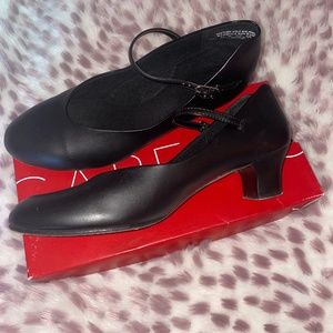 Capezio Jr. Footlight Character Shoe